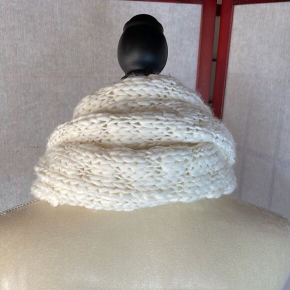 White Chunky Knit Infinity Scarf (One Size) - Picture 8 of 11